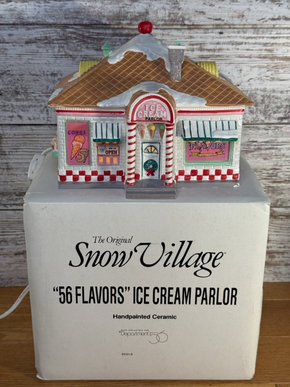 Dept.56 The Original Snow Village "56 Flavors" Ice Cream Parlor #5151-9